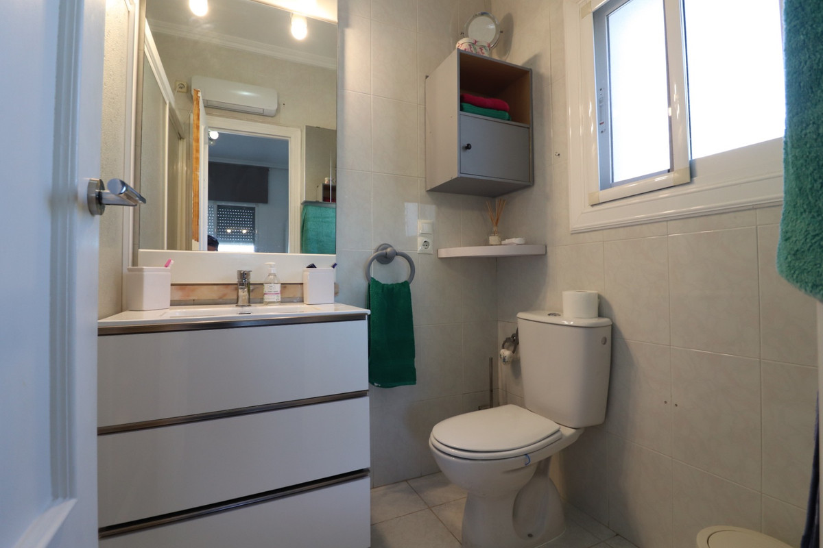 Se vende Villa - Chalet de 4 dormitorios en Costa Blanca, Alicante, España