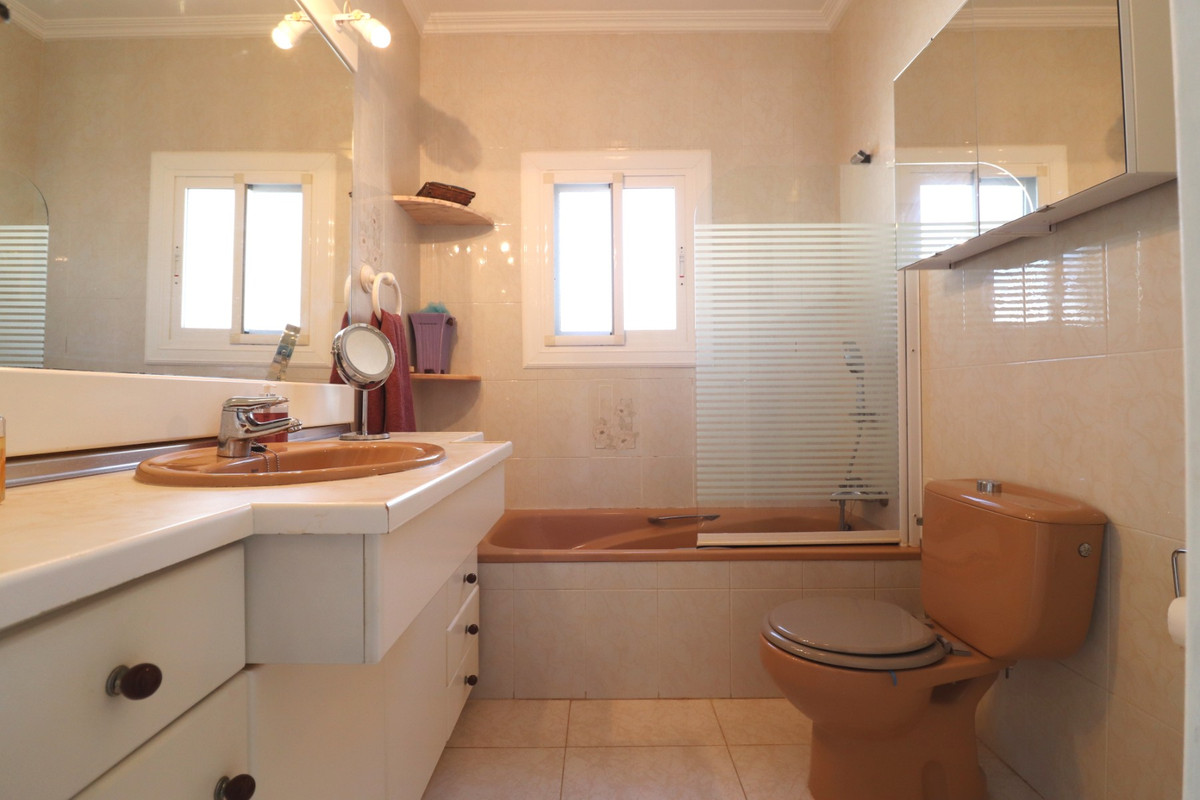 Se vende Villa - Chalet de 4 dormitorios en Costa Blanca, Alicante, España