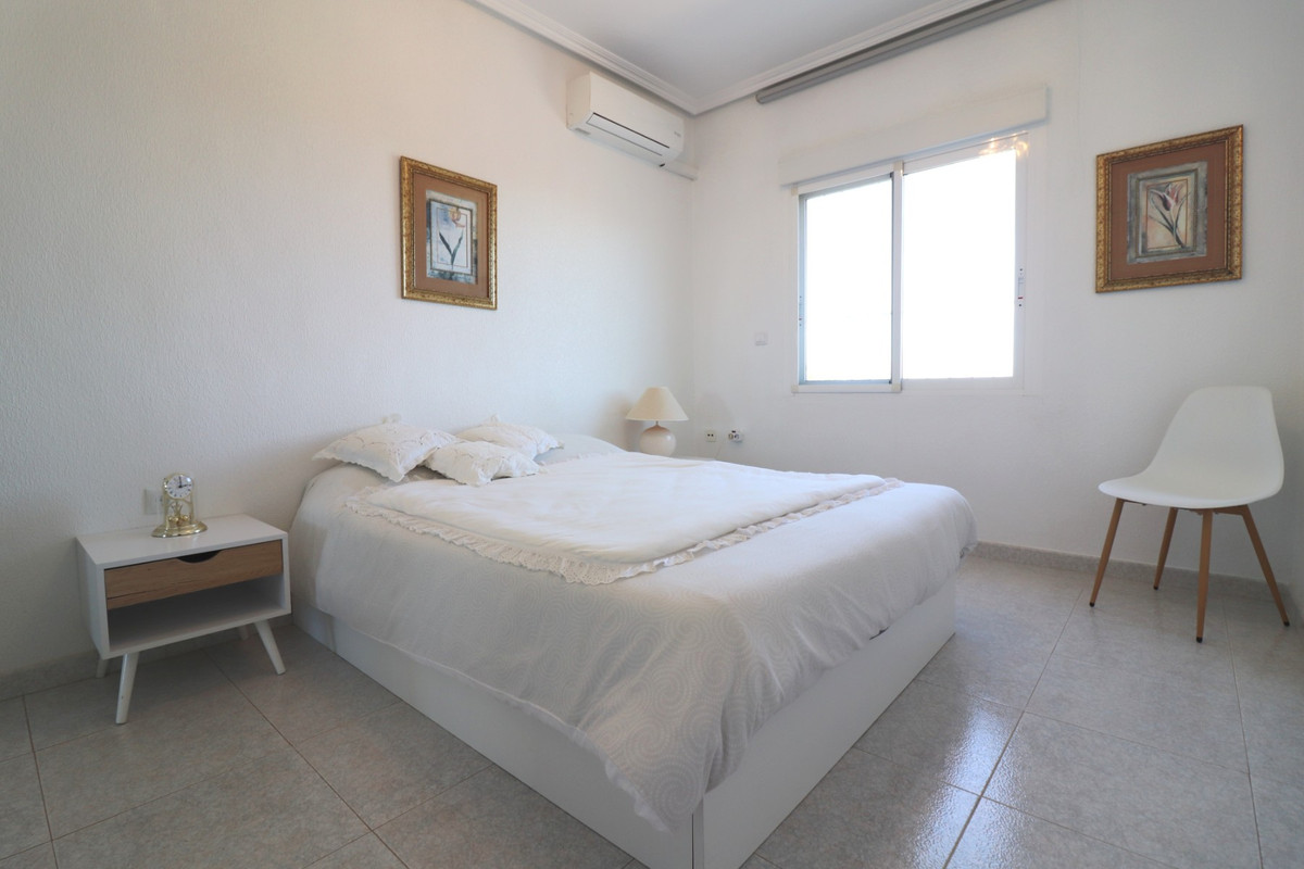 Se vende Villa - Chalet de 4 dormitorios en Costa Blanca, Alicante, España