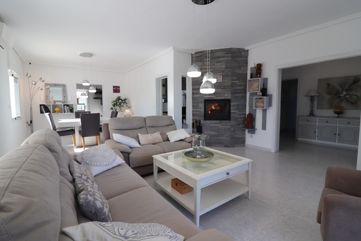 Se vende Villa - Chalet de 4 dormitorios en Costa Blanca, Alicante, España