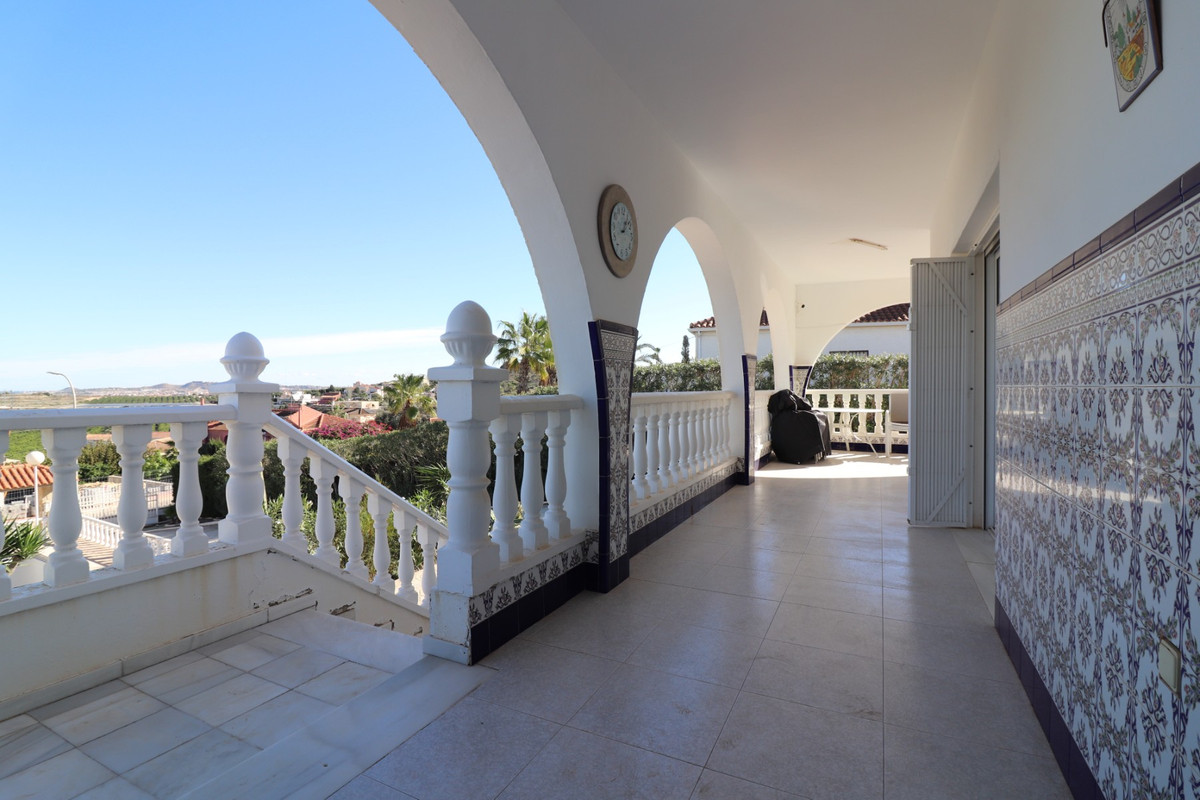 Se vende Villa - Chalet de 4 dormitorios en Costa Blanca, Alicante, España