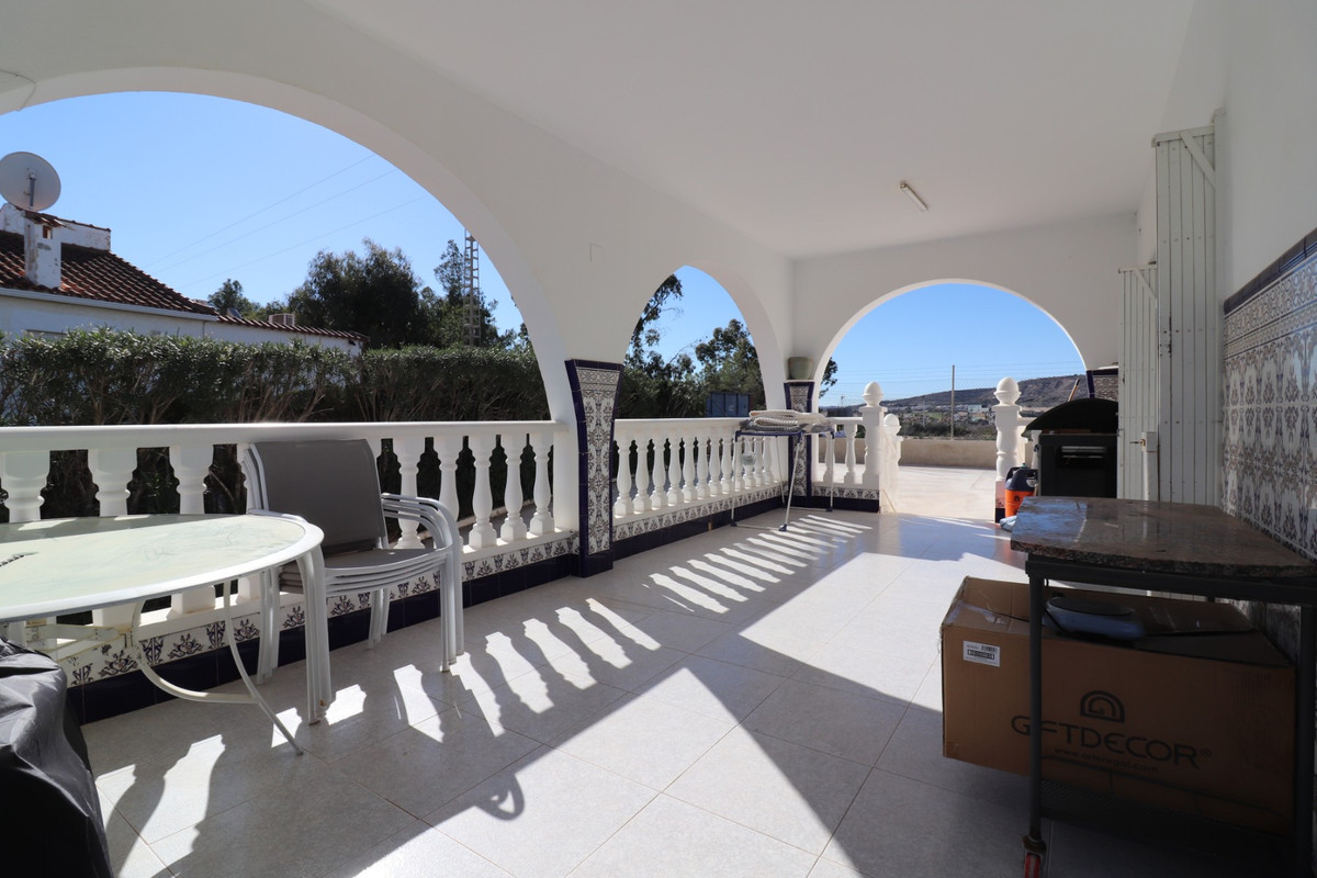 Se vende Villa - Chalet de 4 dormitorios en Costa Blanca, Alicante, España