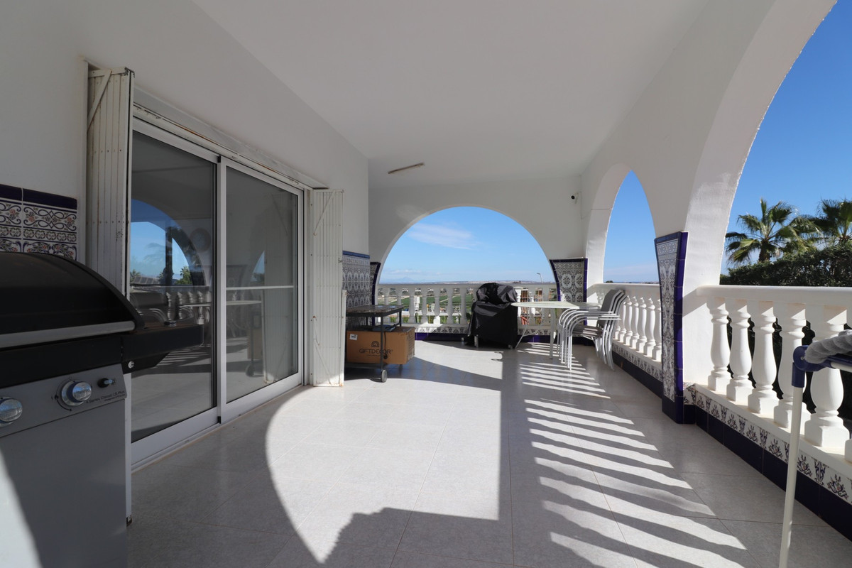 Se vende Villa - Chalet de 4 dormitorios en Costa Blanca, Alicante, España