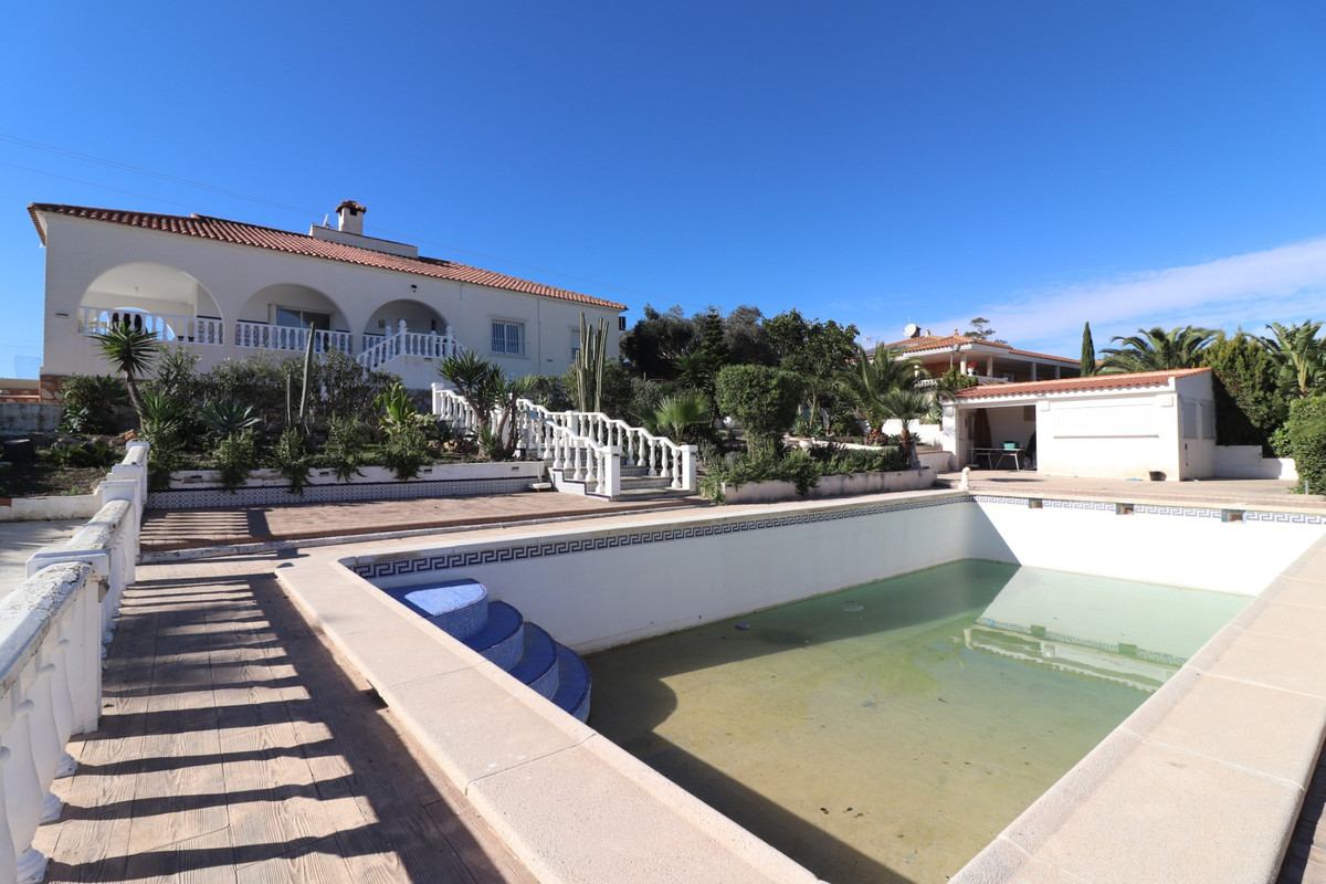 Se vende Villa - Chalet de 4 dormitorios en Costa Blanca, Alicante, España