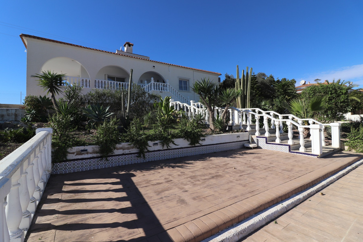 Se vende Villa - Chalet de 4 dormitorios en Costa Blanca, Alicante, España