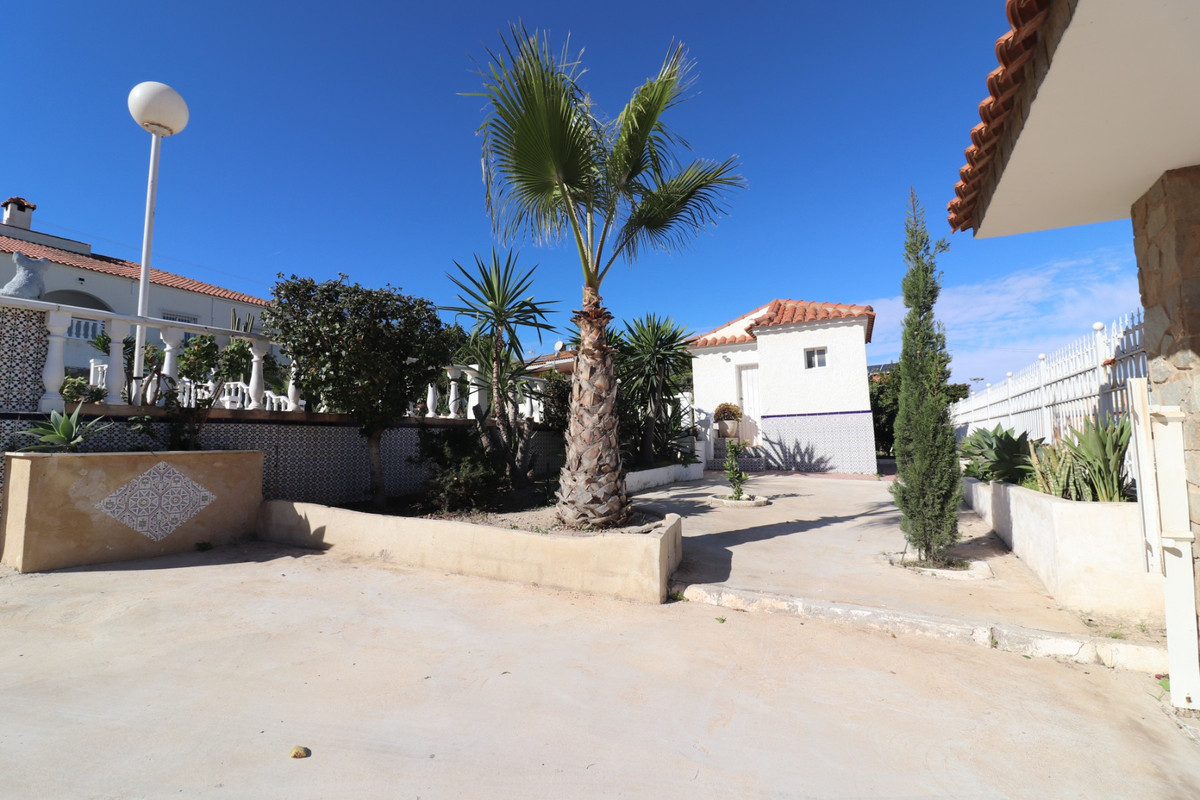Se vende Villa - Chalet de 4 dormitorios en Costa Blanca, Alicante, España