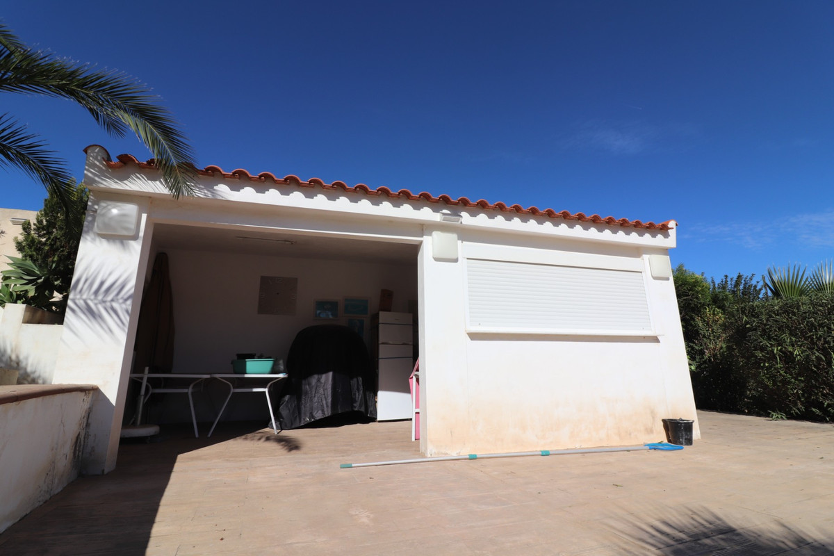 Se vende Villa - Chalet de 4 dormitorios en Costa Blanca, Alicante, España