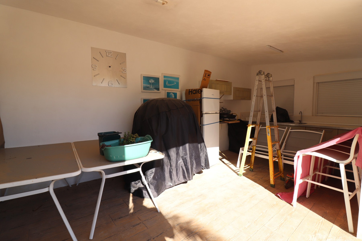 Se vende Villa - Chalet de 4 dormitorios en Costa Blanca, Alicante, España