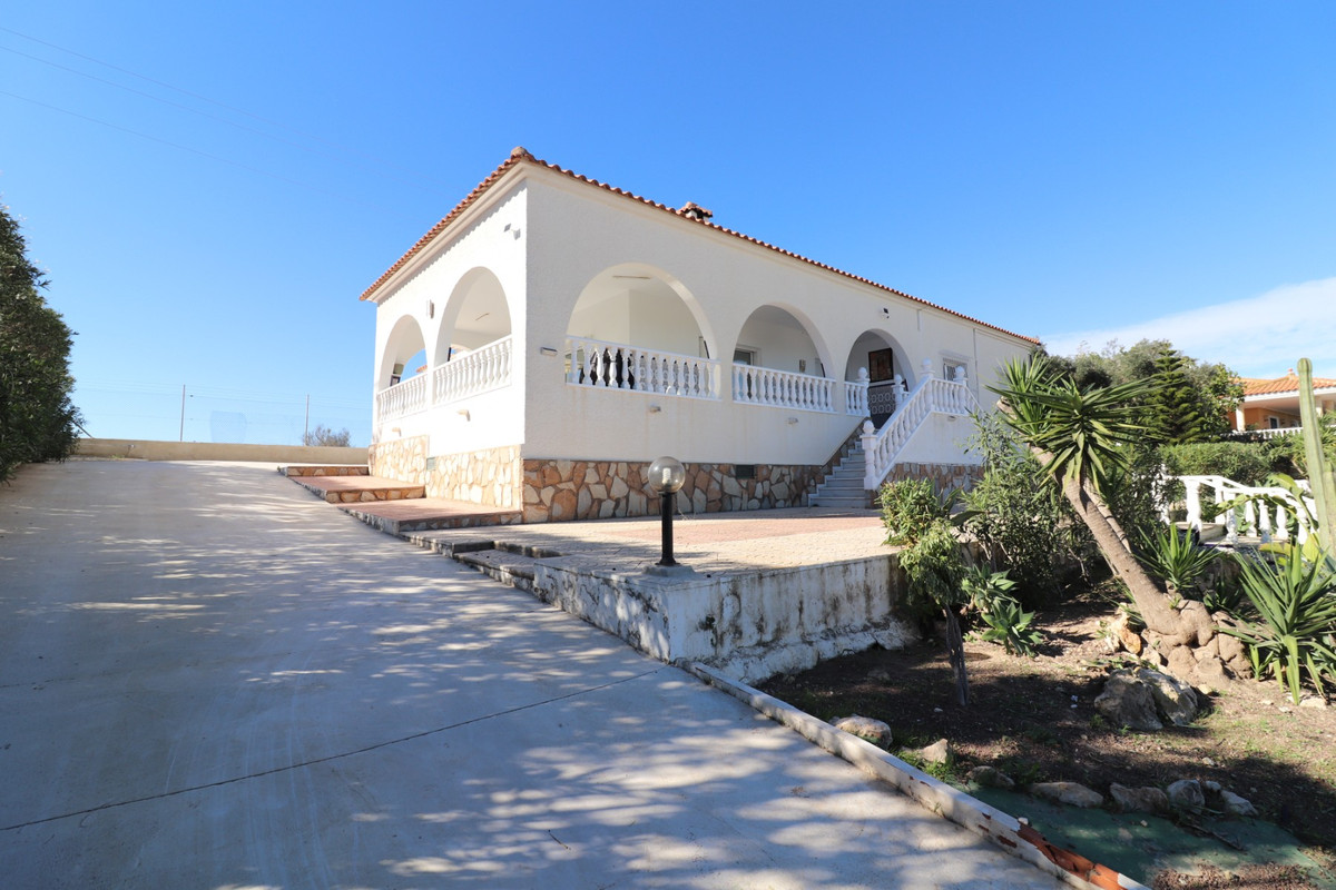 Se vende Villa - Chalet de 4 dormitorios en Costa Blanca, Alicante, España