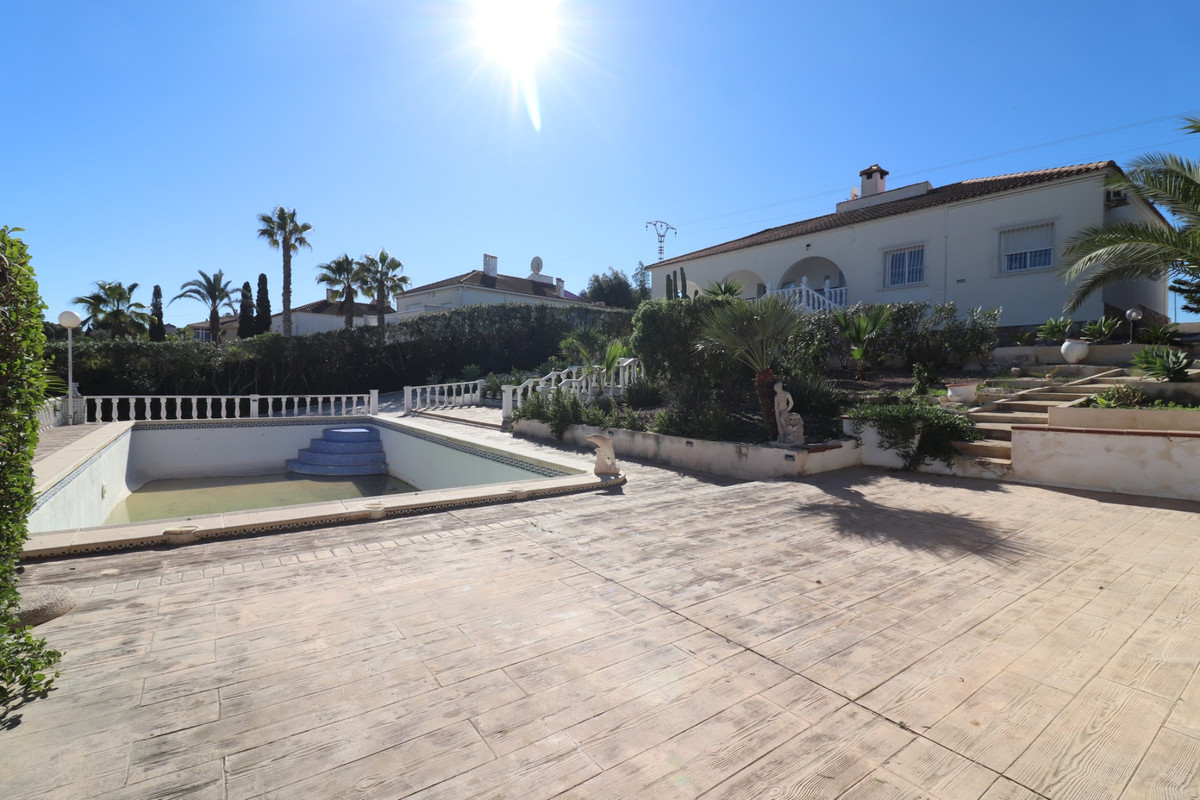 Se vende Villa - Chalet de 4 dormitorios en Costa Blanca, Alicante, España
