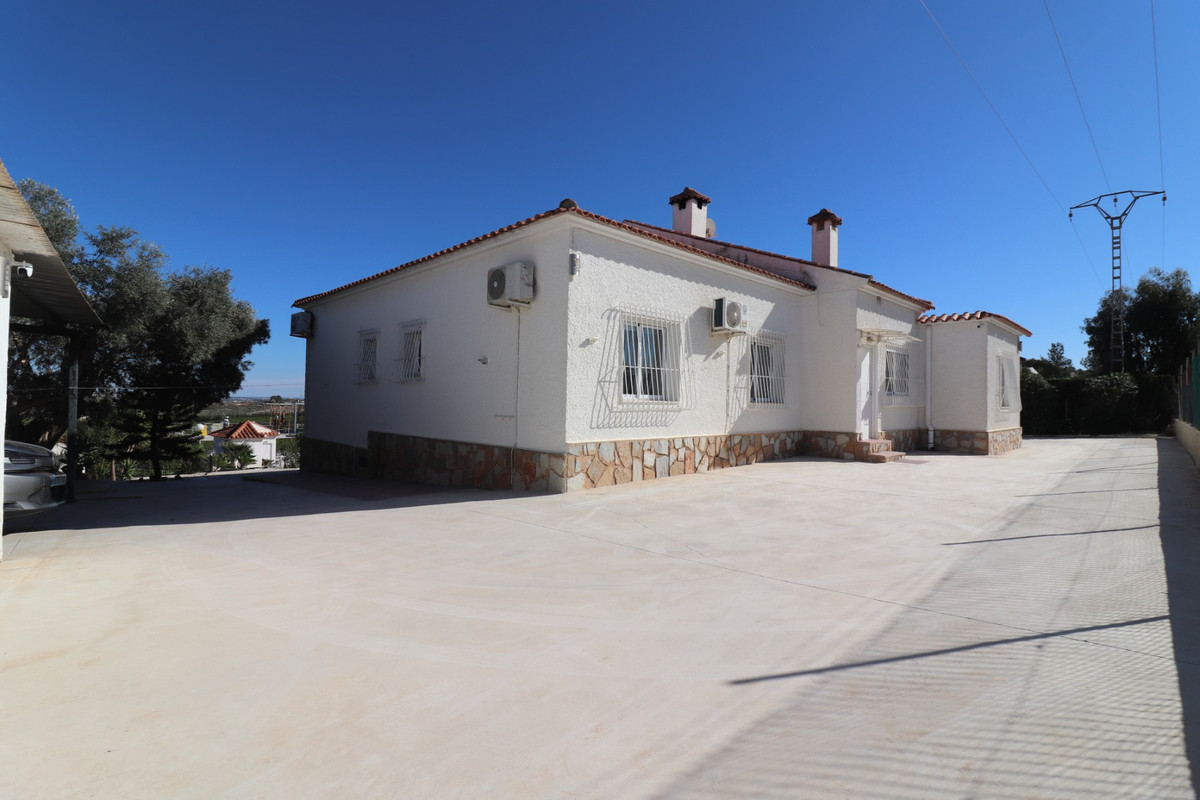 Se vende Villa - Chalet de 4 dormitorios en Costa Blanca, Alicante, España