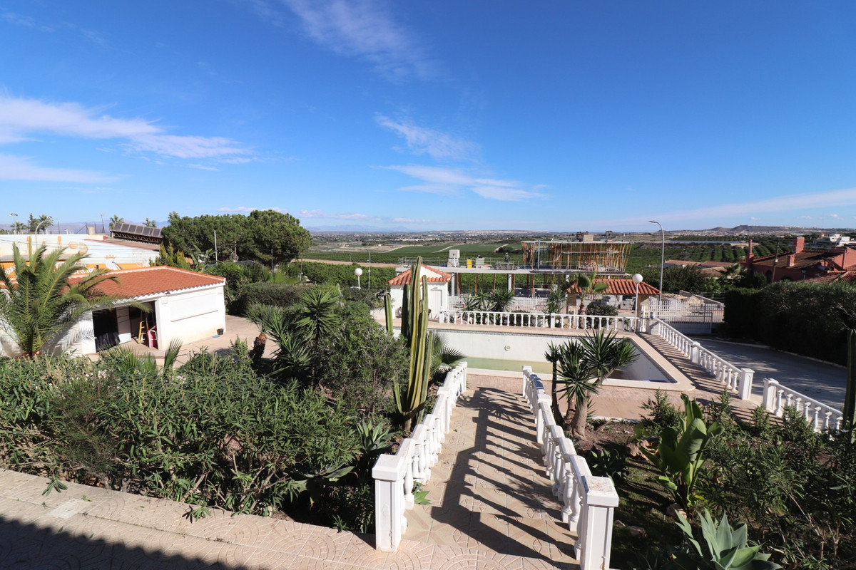 Se vende Villa - Chalet de 4 dormitorios en Costa Blanca, Alicante, España