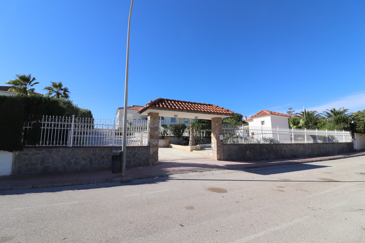 Se vende Villa - Chalet de 4 dormitorios en Costa Blanca, Alicante, España
