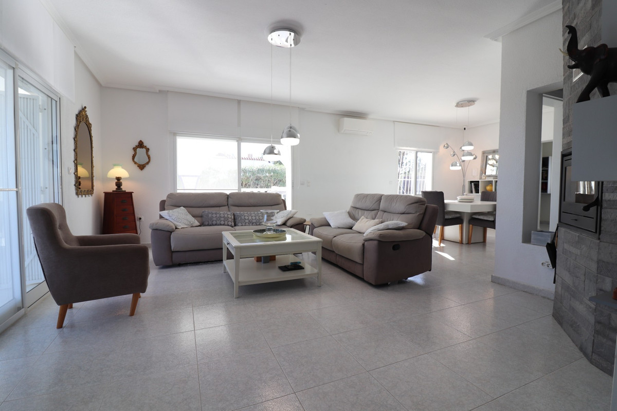 Se vende Villa - Chalet de 4 dormitorios en Costa Blanca, Alicante, España