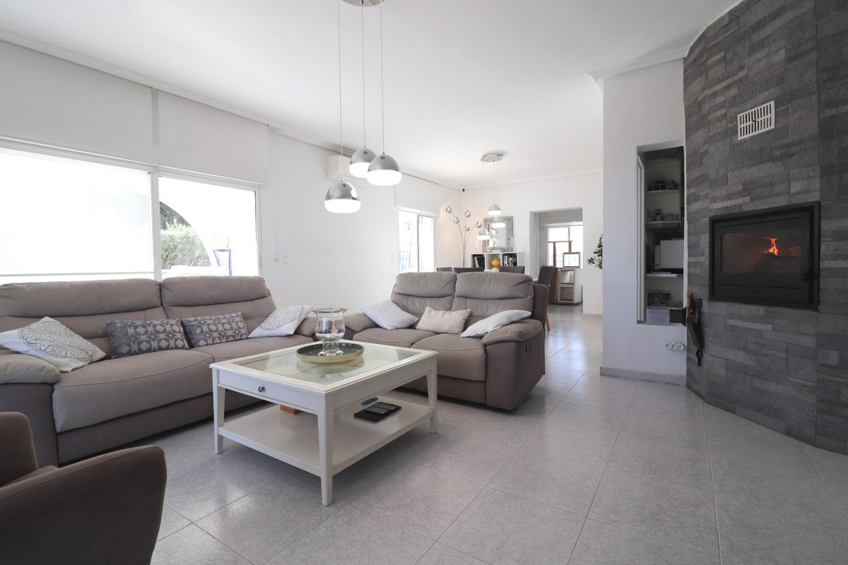 Se vende Villa - Chalet de 4 dormitorios en Costa Blanca, Alicante, España