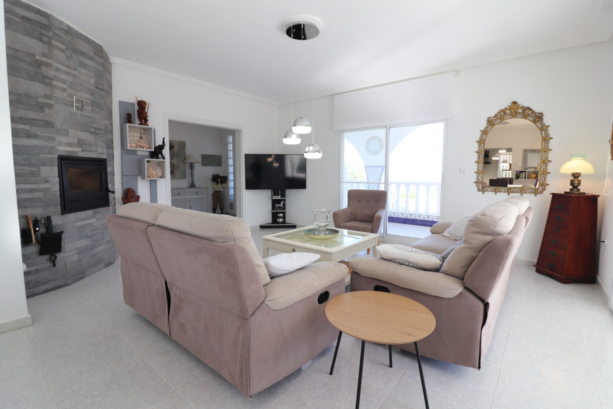 Se vende Villa - Chalet de 4 dormitorios en Costa Blanca, Alicante, España