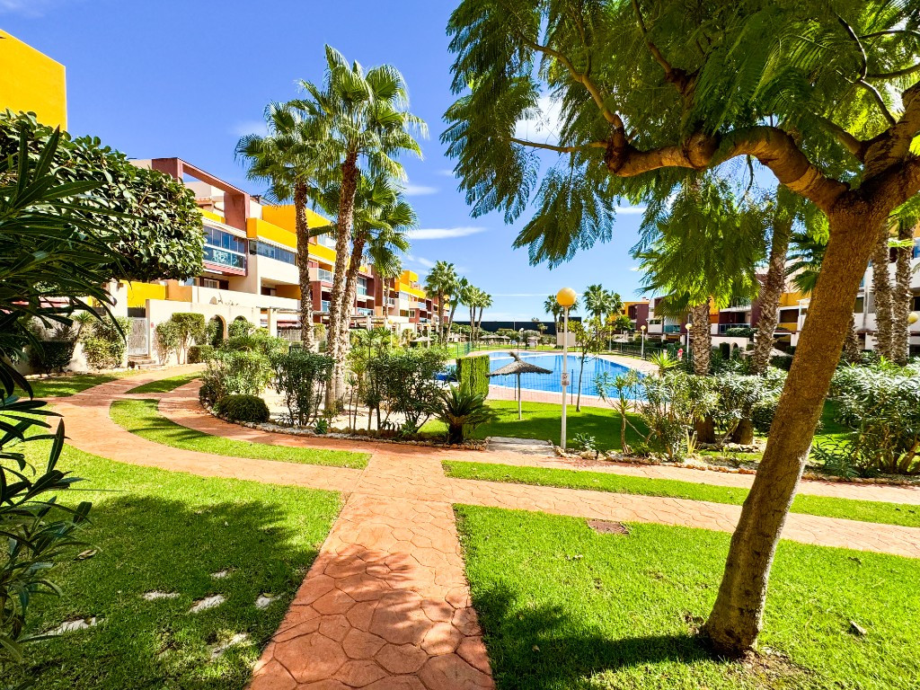 Se vende Apartamento Planta Baja de 2 dormitorios en Costa Blanca, Alicante, España