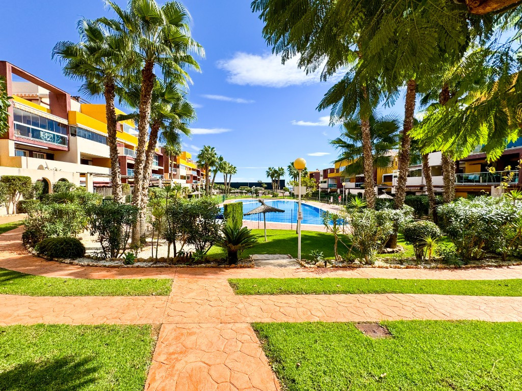Se vende Apartamento Planta Baja de 2 dormitorios en Costa Blanca, Alicante, España