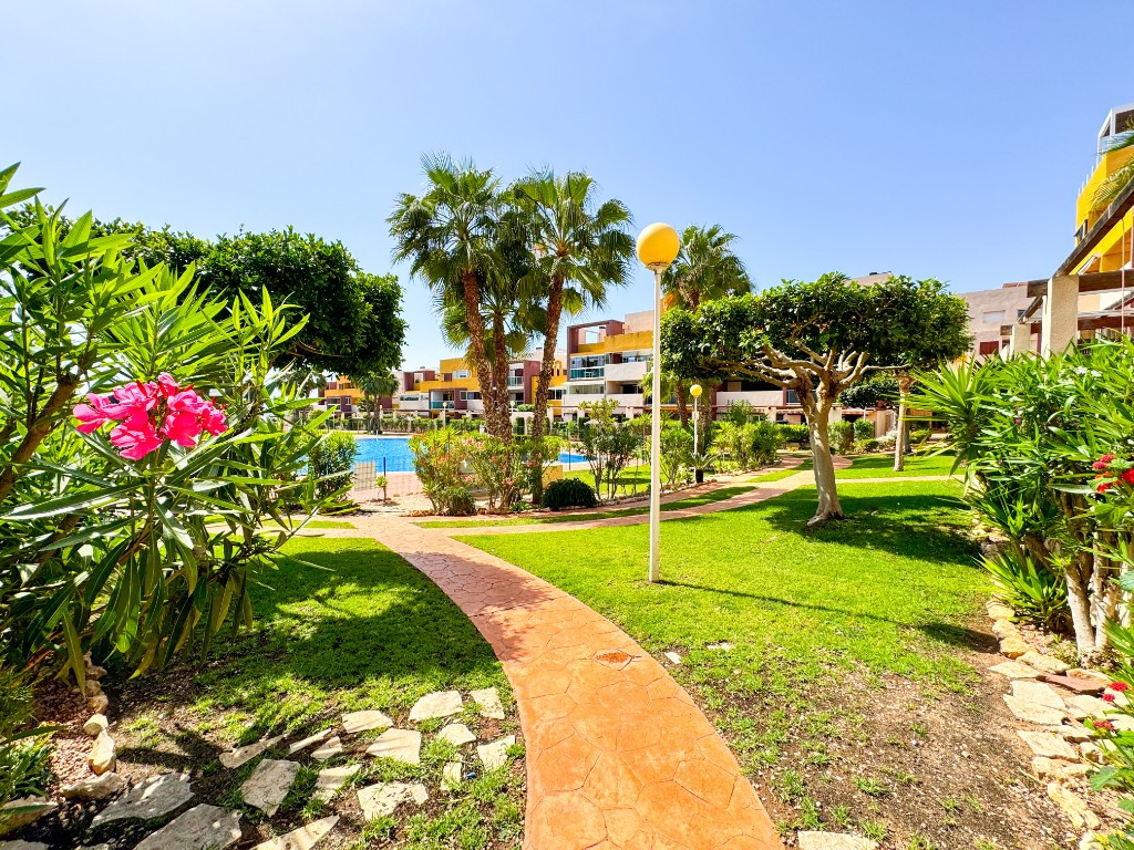 Se vende Apartamento Planta Baja de 2 dormitorios en Costa Blanca, Alicante, España