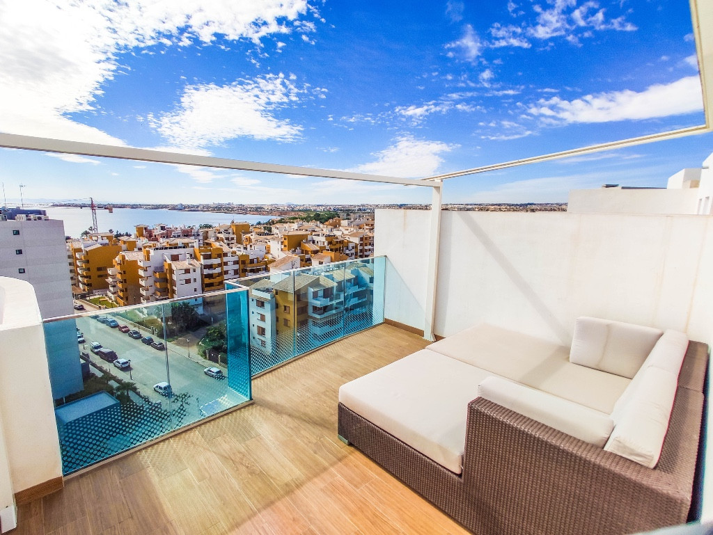 Se vende Apartamento en Planta Última de 2 dormitorios en Costa Blanca, Alicante, España