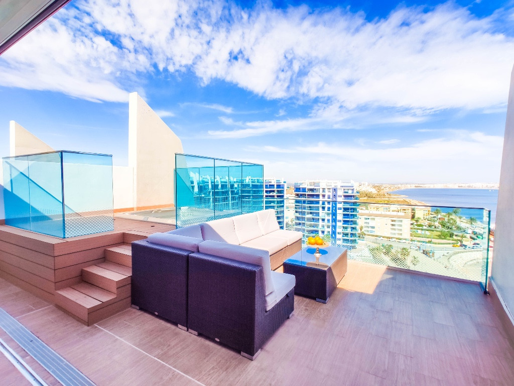 Se vende Apartamento en Planta Última de 2 dormitorios en Costa Blanca, Alicante, España