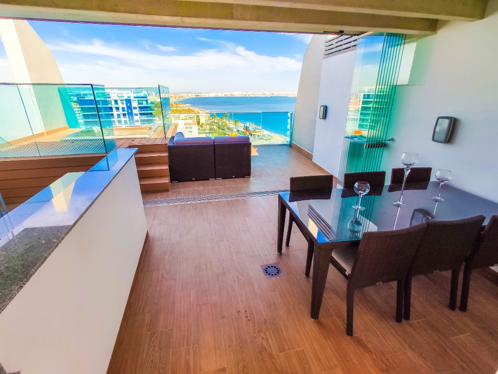 Se vende Apartamento en Planta Última de 2 dormitorios en Costa Blanca, Alicante, España