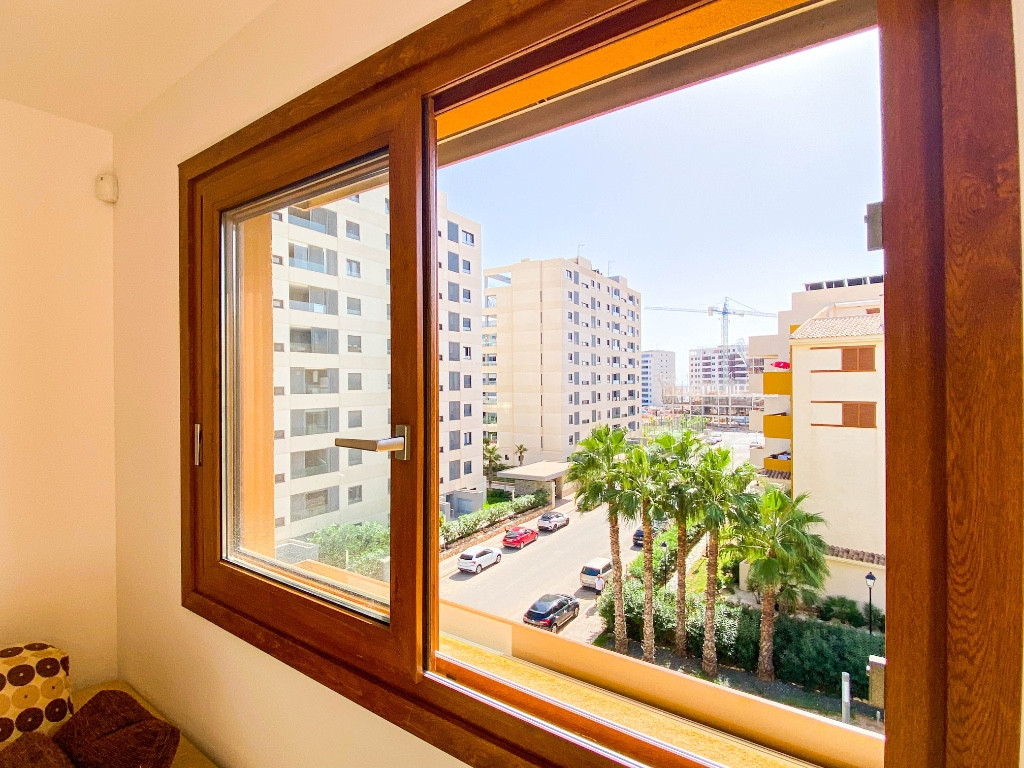 Se vende Apartamento Planta Media de 2 dormitorios en Costa Blanca, Alicante, España