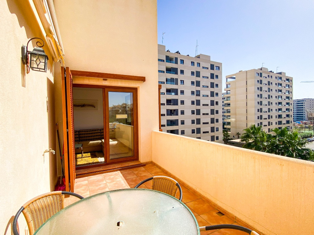 Se vende Apartamento Planta Media de 2 dormitorios en Costa Blanca, Alicante, España