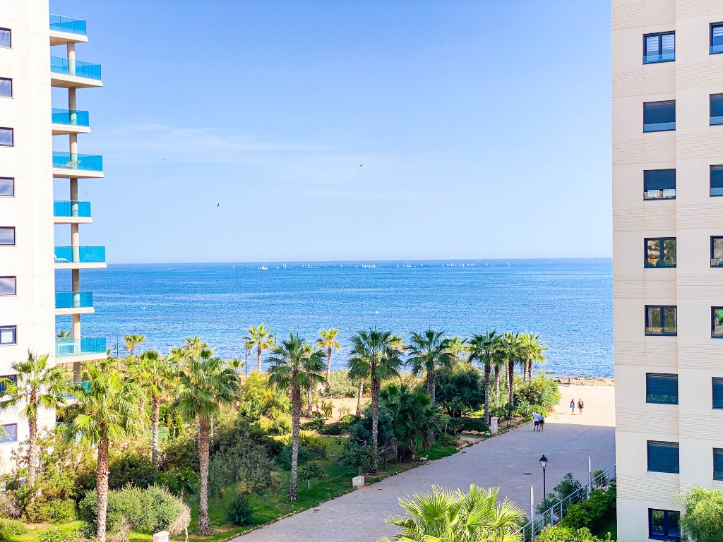 Se vende Apartamento Planta Media de 2 dormitorios en Costa Blanca, Alicante, España