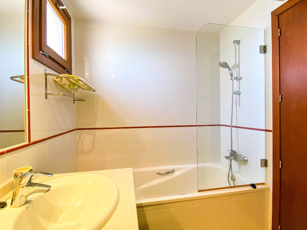 Se vende Apartamento Planta Media de 2 dormitorios en Costa Blanca, Alicante, España