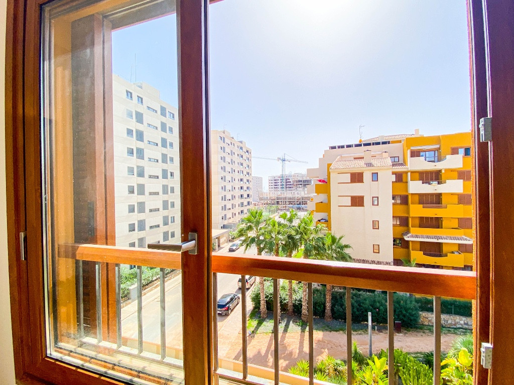 Se vende Apartamento Planta Media de 2 dormitorios en Costa Blanca, Alicante, España