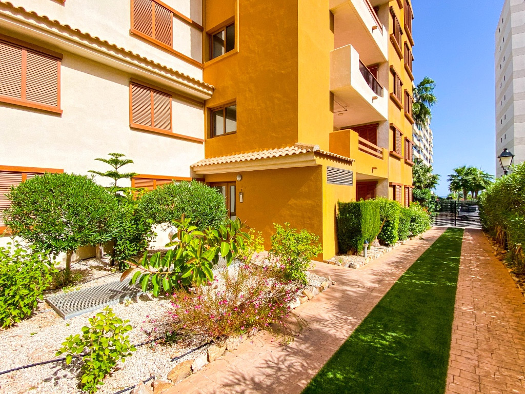 Se vende Apartamento Planta Media de 2 dormitorios en Costa Blanca, Alicante, España