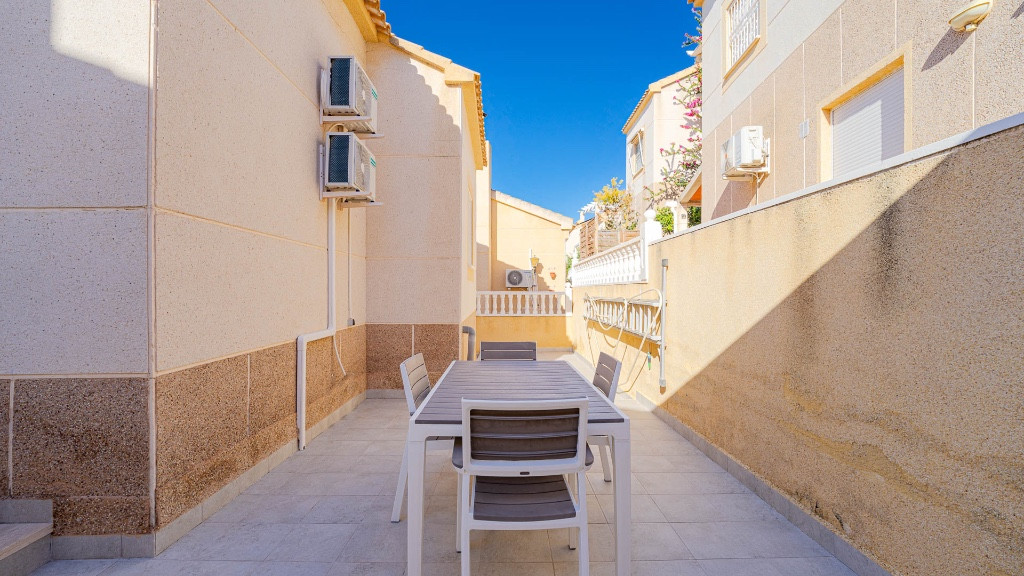 Se vende Villa - Chalet de 2 dormitorios en Costa Blanca, Alicante, España