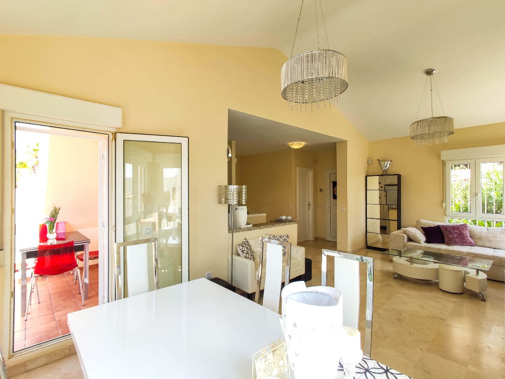 Se vende Villa - Chalet de 4 dormitorios en Costa Blanca, Alicante, España