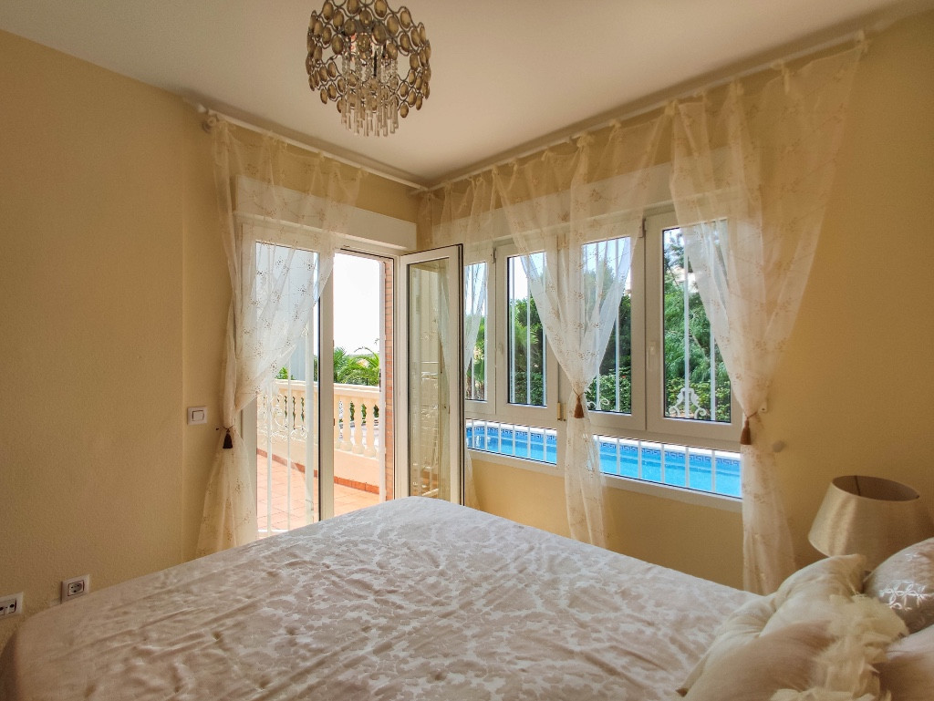 Se vende Villa - Chalet de 4 dormitorios en Costa Blanca, Alicante, España