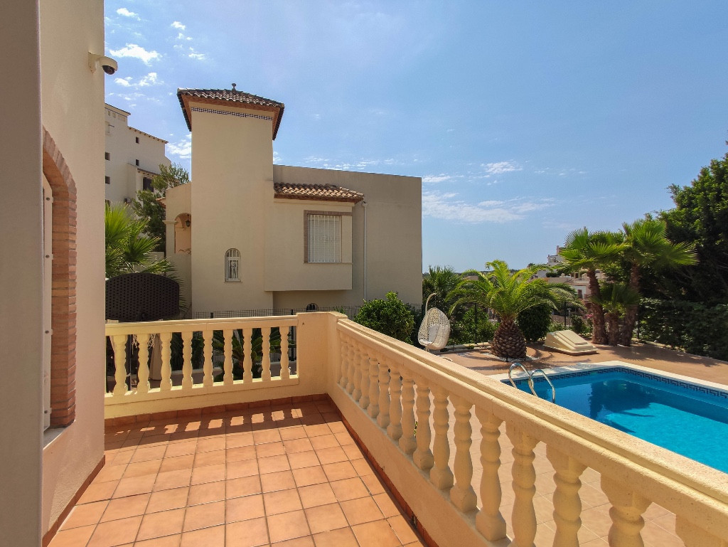 Se vende Villa - Chalet de 4 dormitorios en Costa Blanca, Alicante, España