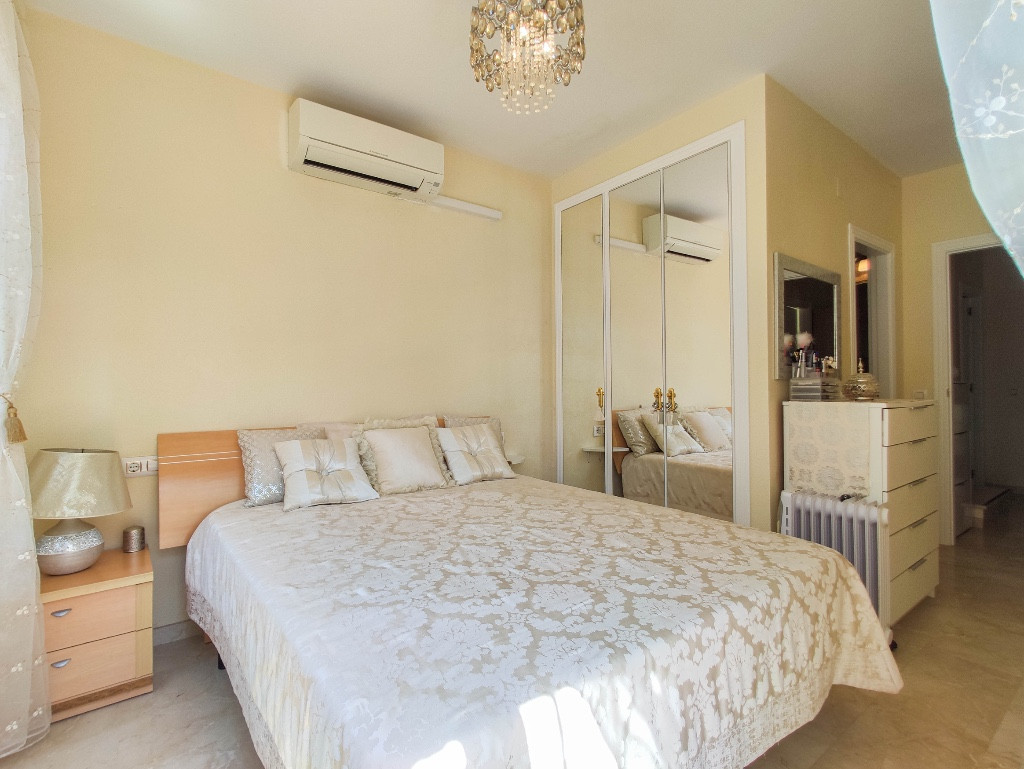 Se vende Villa - Chalet de 4 dormitorios en Costa Blanca, Alicante, España