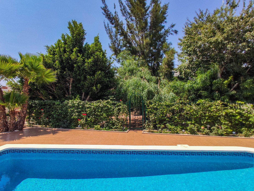 Se vende Villa - Chalet de 4 dormitorios en Costa Blanca, Alicante, España