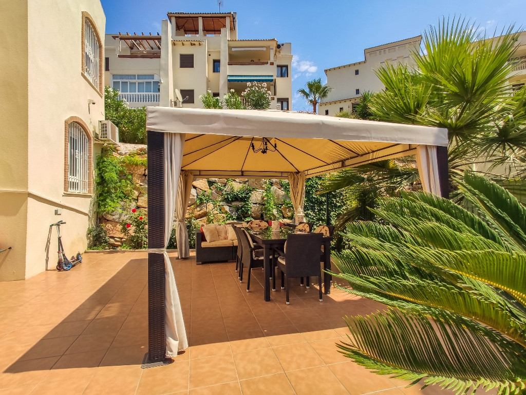 Se vende Villa - Chalet de 4 dormitorios en Costa Blanca, Alicante, España
