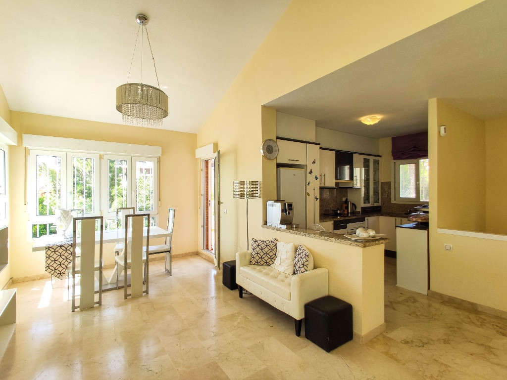Se vende Villa - Chalet de 4 dormitorios en Costa Blanca, Alicante, España