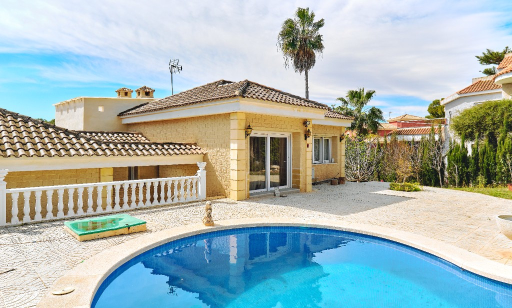 4 Bed Townhouse for sale in Dehesa De Campoamor Costa Blanca, Alicante, Spain