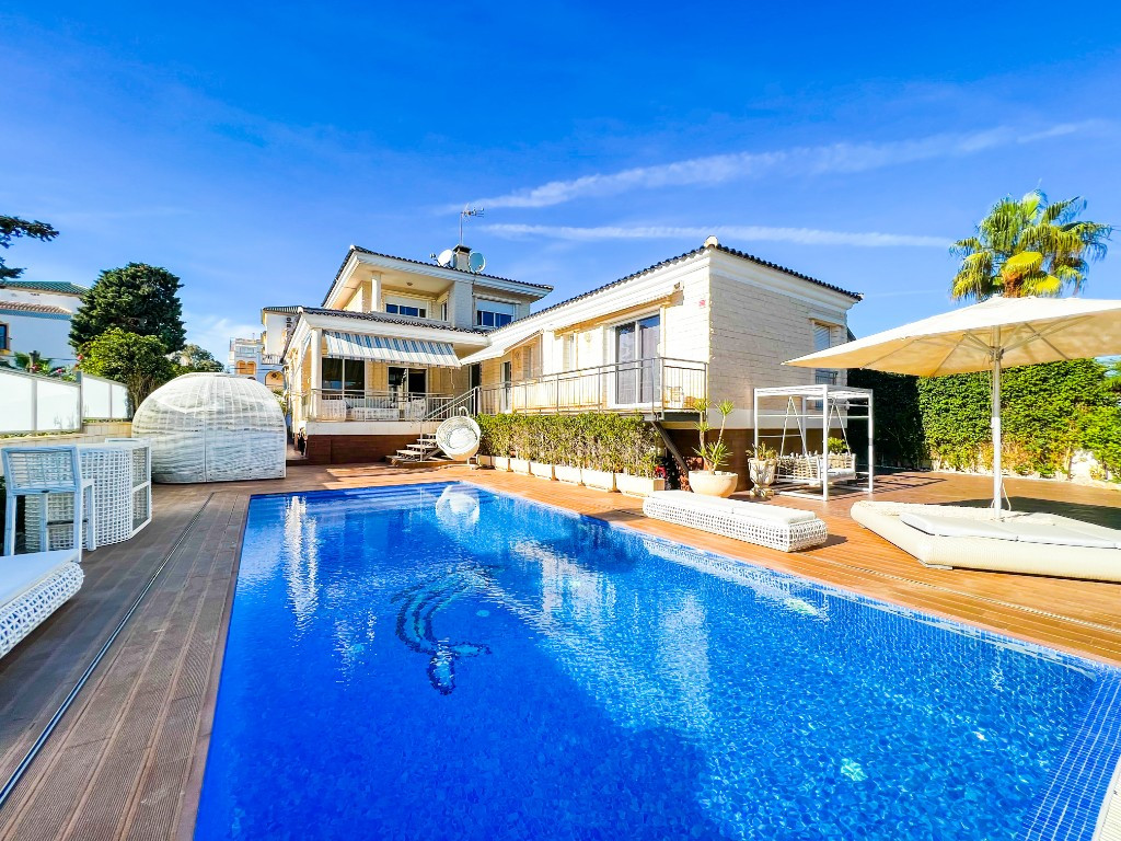 5 Bed Townhouse for sale in La Mata Costa Blanca, Alicante, Spain