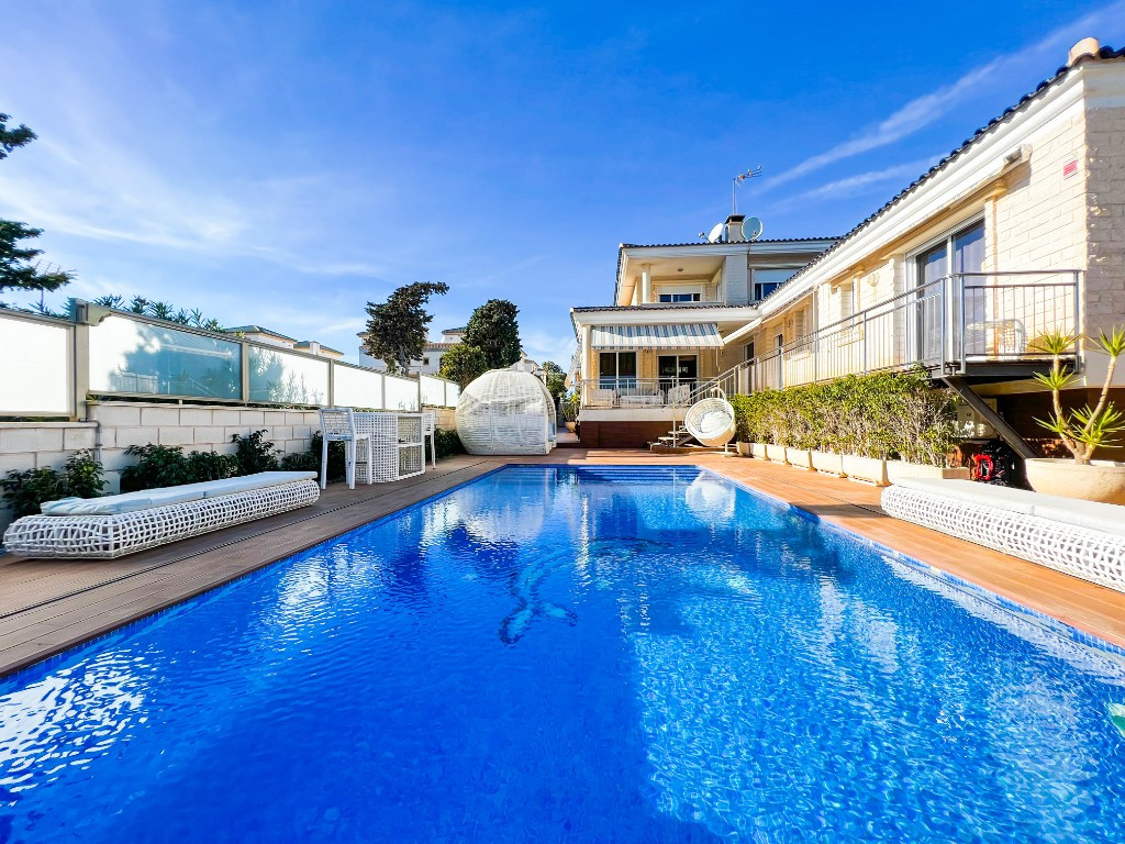 5 Bed Townhouse for sale in La Mata Costa Blanca, Alicante, Spain