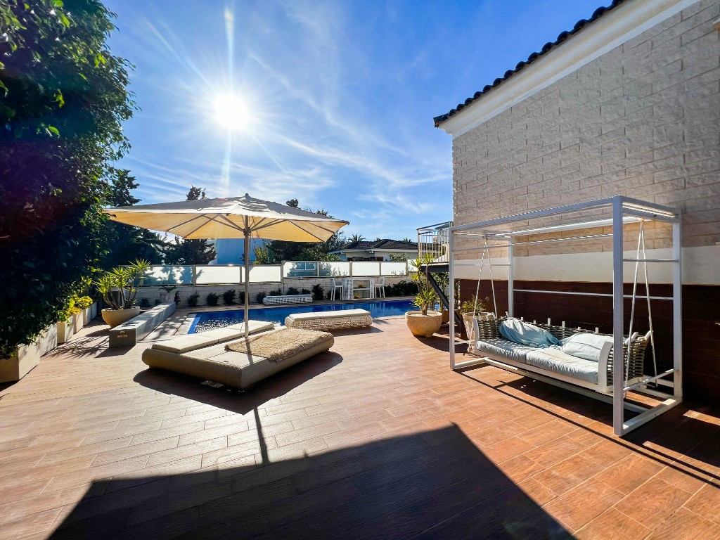 5 Bed Townhouse for sale in La Mata Costa Blanca, Alicante, Spain
