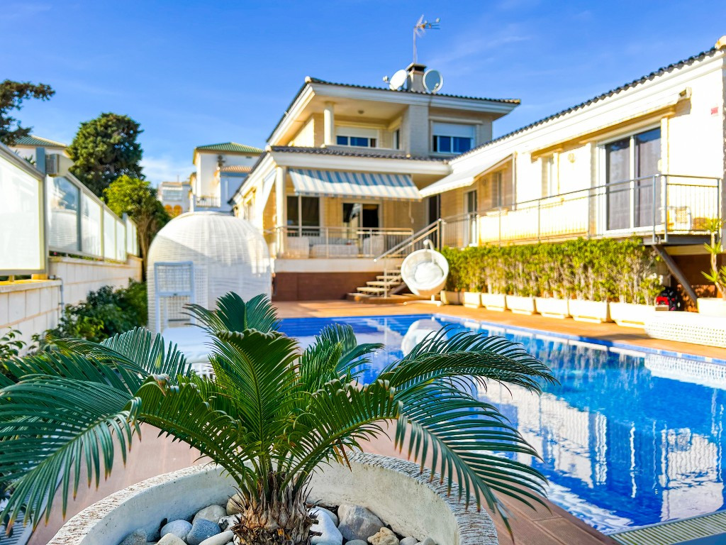 5 Bed Townhouse for sale in La Mata Costa Blanca, Alicante, Spain