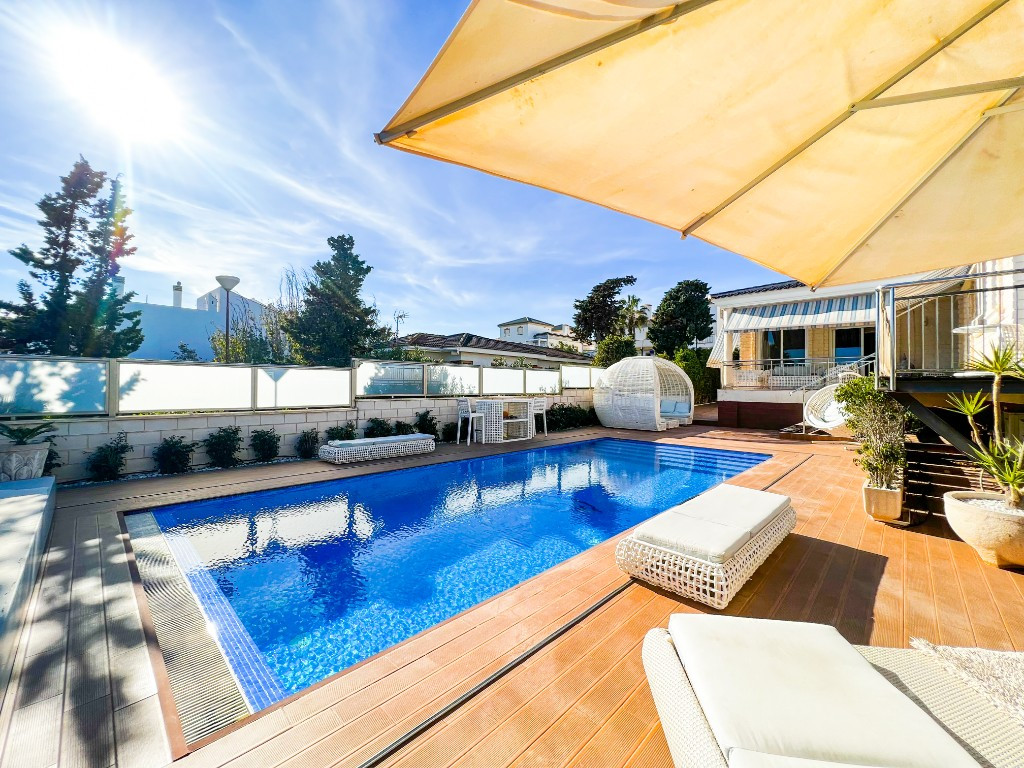 5 Bed Townhouse for sale in La Mata Costa Blanca, Alicante, Spain