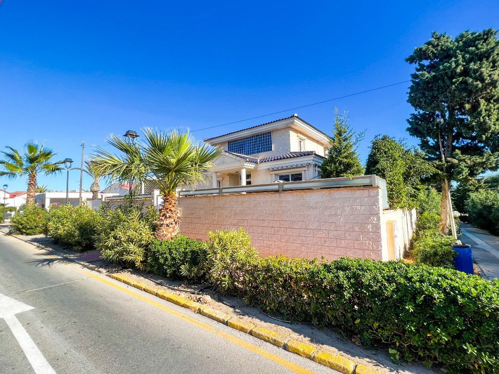5 Bed Townhouse for sale in La Mata Costa Blanca, Alicante, Spain