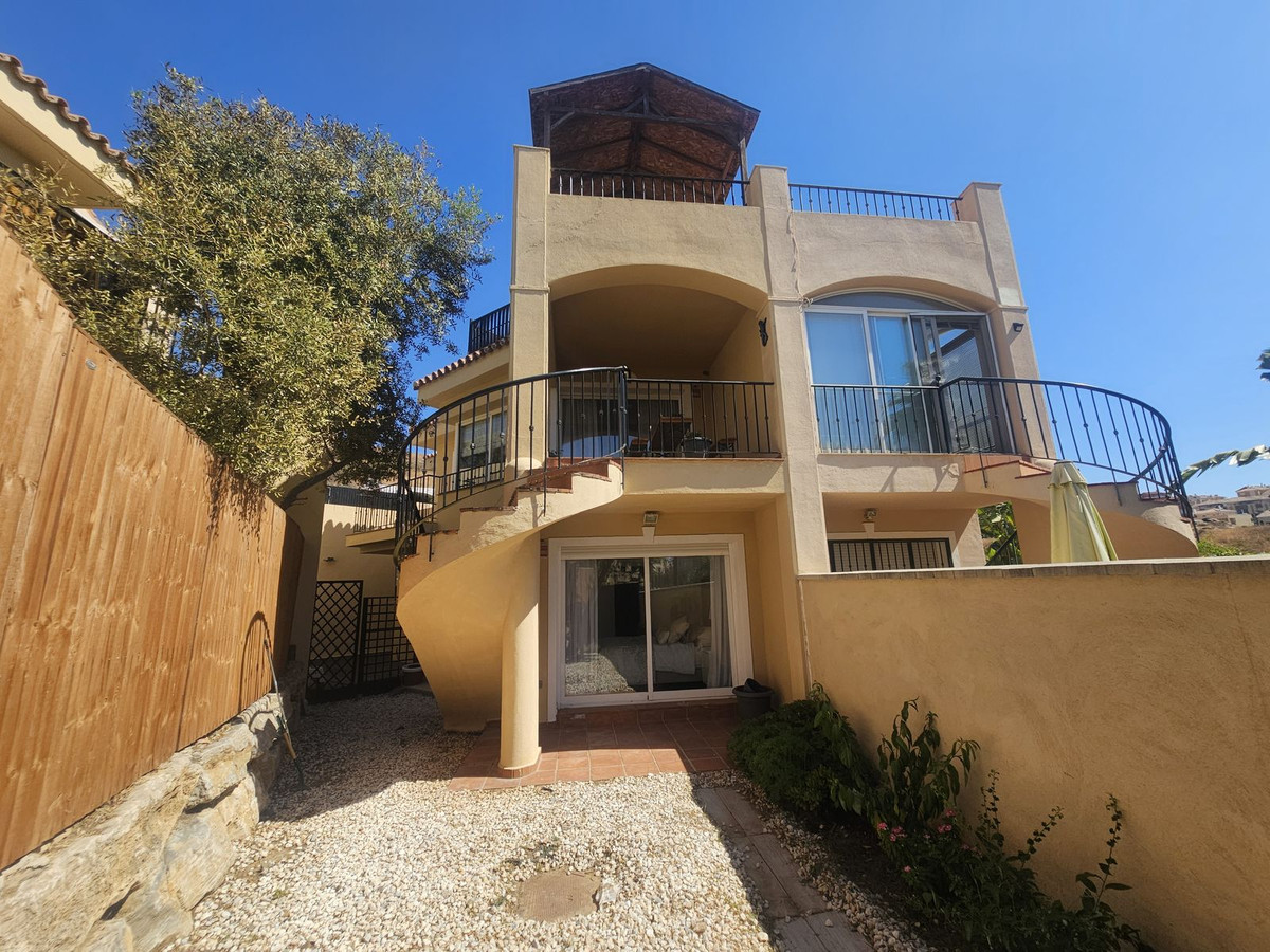 Se vende Pareada de 4 dormitorios en Costa Del Sol, Málaga, España