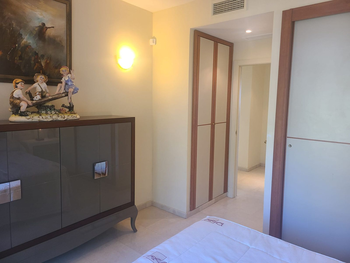 Se vende Apartamento Planta Media de 2 dormitorios en Costa Del Sol, Málaga, España