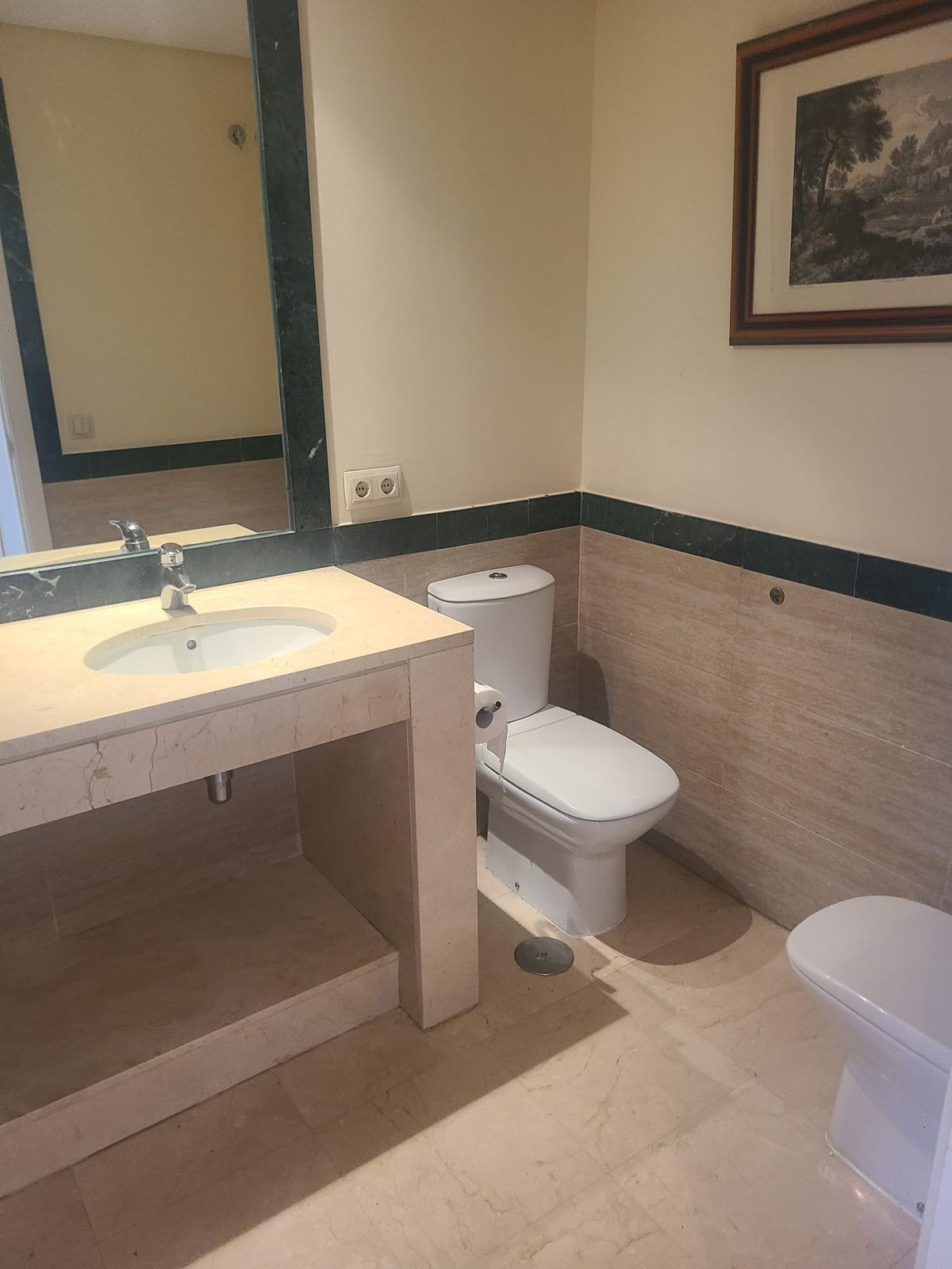 Se vende Apartamento Planta Media de 2 dormitorios en Costa Del Sol, Málaga, España